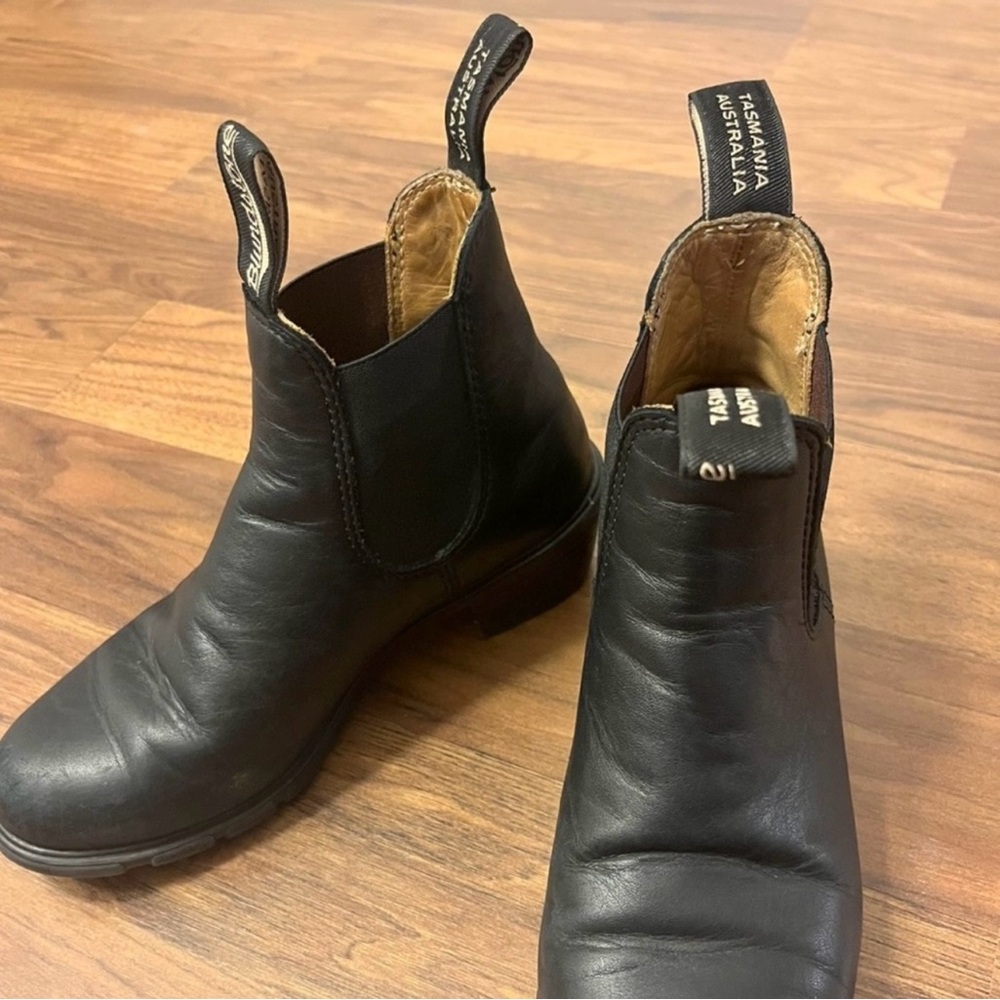 #1671 Blundstone Women’s Heeled Booties in Black - Chelsea Boot